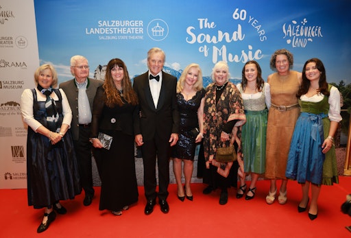 Vorschau Bild von Von links nach rechts - Elisabeth von Trapp, Duane Chase, Debbie
Turner, Nicholas Hammond, Kym Karath, Angela Cartwright, Stella von
Trapp, Kristina von Trapp und Annie von Trapp.