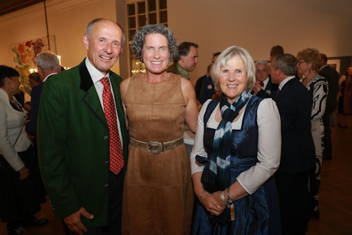 Vorschau Bild von Von links nach rechts - Leo Bauernberger, Kristina von Trapp und
Elisabeth von Trapp