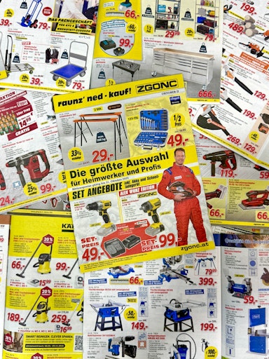 ZGONC Flugblatt Oktober II 2025 mit vielen Aktionen im
Hintergrund