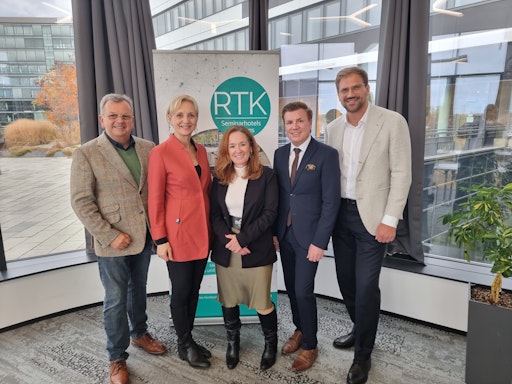 RTK-Generalversammlung im Vienna Airport Conference & Innovation
Center: v.l. RTK-Präsident Thomas Ziegler, RTK-Vizepräsidentin Ulli
Retter, RTK-Geschäftsführerin Uschi Huber, RTK-Vorstandsmitglied
Gilbert Kratschmann, RTK-Vizepräsident Hubertus Rothwangl.