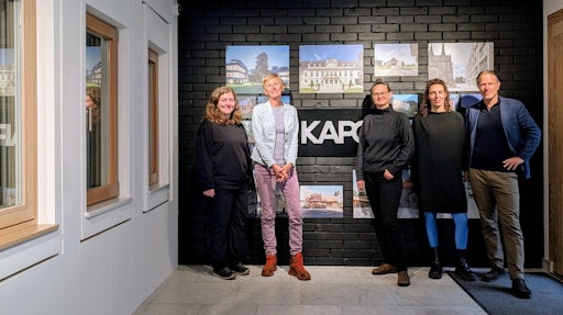 Susanne Tobisch (TU Wien), Barbara Schimek (Salon Parallel),
Magdalena Lang (Mojo Project), Michaela Geboltsberger
(Geschäftsführung IG Kultur) und Stefan Polzhofer (Geschäftsführung
KAPO) freuen sich über die Partnerschaft. Die Kooperation soll den
Dialog zwischen dem Hersteller und Planern intensivieren und die
nachhaltige Baukultur in Österreich stärken.
