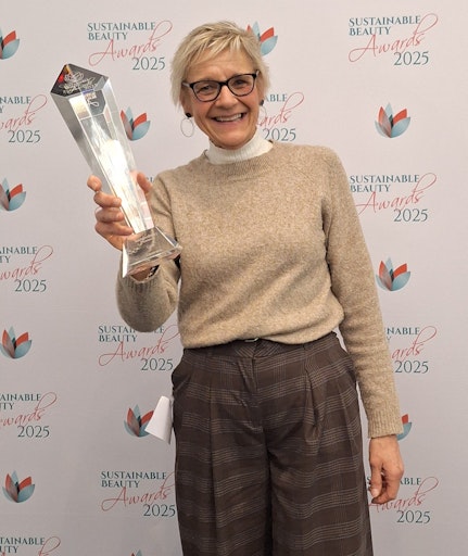 Sabine Kästner nahm den Sustainable Beauty Award 2025 für
Laverana in Paris entgegen // Weiterer Text über ots und
www.presseportal.de/nr/64783 / Die Verwendung dieses Bildes für
redaktionelle Zwecke ist unter Beachtung aller mitgeteilten
Nutzungsbedingungen zulässig und dann auch honorarfrei.
Veröffentlichung ausschließlich mit Bildrechte-Hinweis.