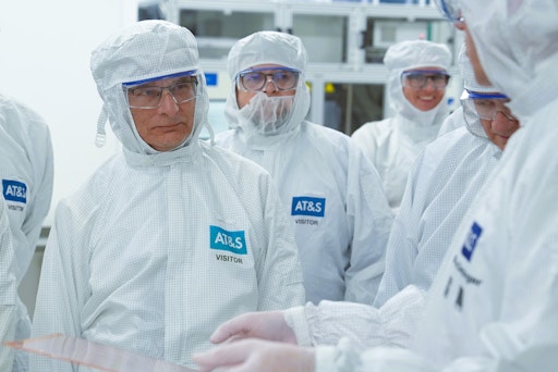 Vorschau Bild von Finanzminister Markus Marterbauer besichtigte in Leoben das
einzige Substratwerk der westlichen Welt - und war von der
Technologie beeindruckt.