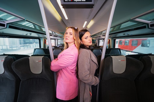 Comedians und Content Creatorinnen Ina Jovanovic und Billie
Steirisch wählen die besten Kärnten- bzw. Steiermark-Witze.