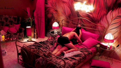  Stella und Josh in der Private Suite. // Weiterer Text über ots
und www.presseportal.de/nr/6605 / Die Verwendung dieses Bildes für
redaktionelle Zwecke ist unter Beachtung aller mitgeteilten
Nutzungsbedingungen zulässig und dann auch honorarfrei.
Veröffentlichung ausschließlich mit Bildrechte-Hinweis.