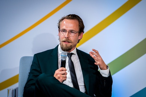 Dr.-Ing. Christian Geiss, Gründer und Geschäftsführer der
clockworkX GmbH – einer Tochter der TÜV AUSTRIA Group – präsentiert
bei der CADFEM am 4. November 2025 in Salzburg „Cyber Resilience Act
LIVE“.