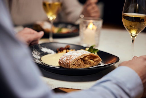 Vorschau Bild von Wer kulinarischen Hoch.Genuss erleben will, wird nicht nur auf
den Adventmärkten der Region fündig, sondern auch in den zahlreichen
Restaurants und Wirtshäusern.