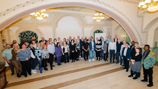 Vorschau Bild von Jubiläumsfeier im Wiener Rathauskeller für langjährige
Mitarbeiter:innen von GOURMET.