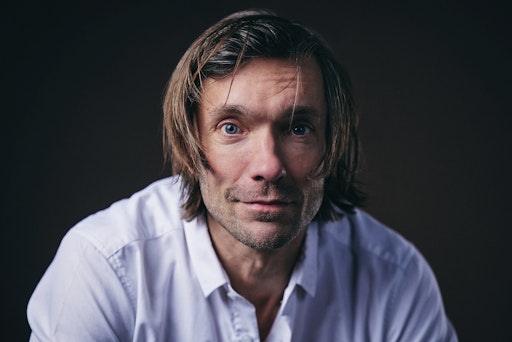 Vorschau Bild von Schauspieler Christoph Luser (*1980 Graz) liest im Leopold Museum
anlässlich des 6. Egon Schiele Symposiums am 13. November 2025
ausgewählte Gedichte und Texte von und über Egon Schiele.