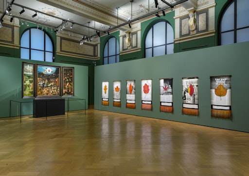 Ausstellungsansicht, Die Sammlung betrachten & The Day You Were
Thinking About the Sibyl While You Were Picking Autumn Leaves An
Insert by Ana Torfs, Gemäldegalerie, 3.10.2025–30.8.2026