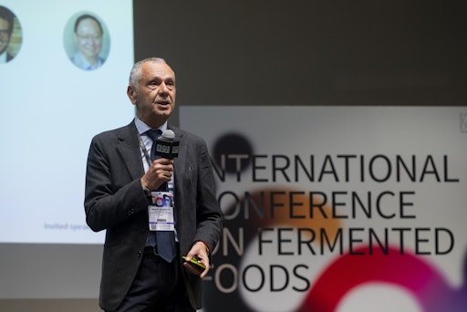 Prof. Marco Gobbetti, Organisator der ICFF, ist Chief Scientist
des NOI Techpark und einer der weltweit führenden Experten auf dem
Gebiet der Lebensmittelmikrobiologie.