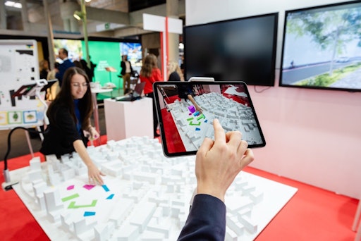 Das AIT-Team präsentiert auf der Smart City Expo Barcelona anhand
praktischer Beispiele wie digitale Werkzeuge helfen, verschiedene
Varianten in der Stadt- und Quartiersplanung schnell miteinander zu
vergleichen.