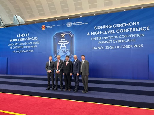 Österreichische Delegation bei der Unterzeichnungszeremonie für
die UN Cybercrime Convention und der Unterzeichnung des Memorandum
of Understanding (MoU) mit der National Cyber Security Association
von Vietnam
