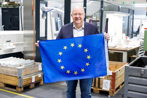 „Seit Österreich in der EU ist, können Wiener Mechatroniker ihre
Produkte und Dienstleistungen viel leichter in andere Länder
verkaufen. Das hat vielen Betrieben geholfen, neue Kunden zu finden
und zu wachsen“, betont Peter Merten, Innungsmeister der Wiener
Mechatroniker.