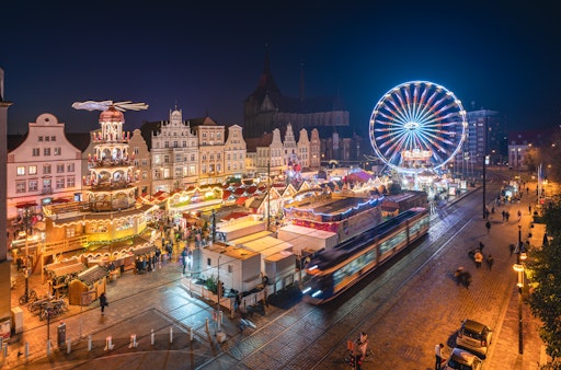 Vorschau Bild von Blick auf den Weihnachtsmarkt in Rostock, Mecklenburg-Vorpommern