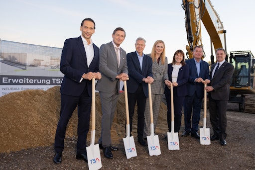 v.l.n.r.: Harold Schmidt (Geschäftsführer TSA), Peter Hanke (
Bundesminister für Innovation, Mobilität und Infrastruktur), Robert
Tencl (Geschäftsführer TSA), Marlene Zeidler-Beck (Abgeordnete zum NÖ
Landtag), Silvia Drechsler (Bürgermeisterin Mödling), Herbert
Janschka (Bürgermeister Wr. Neudorf), Wolfgang Ecker (Präsident
Wirtschafskammer Niederösterreich)