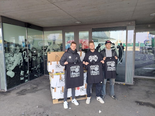Vorschau Bild von Der SK Sturm Graz spendete 800 T-Shirts für die Sammelaktion der
SOS Balkanroute.