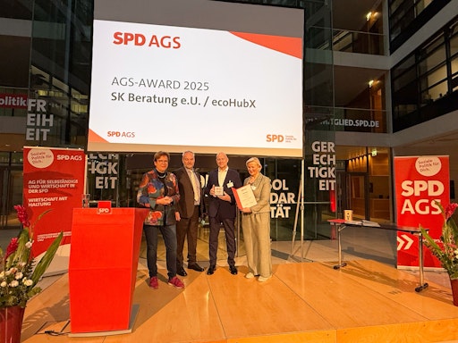 Verleihung des European AI Innovation Award 2025 im
Willy-Brandt-Haus Berlin. Preisträger Senator Stefan Krajczar
(ecoHubX / SK Beratung Wien)