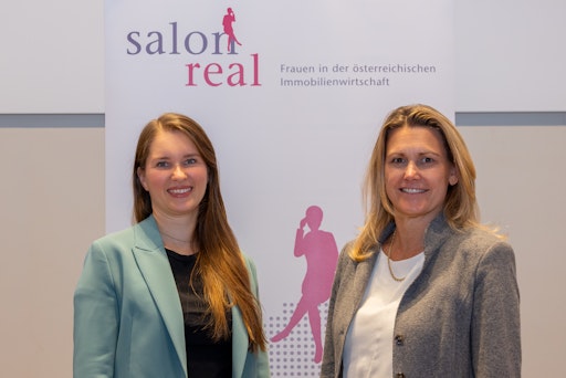 Vorschau Bild von Julia Pelzl, Management Assistant bei der BWS-Gruppe und Martina
Maly, UBM Development AG.