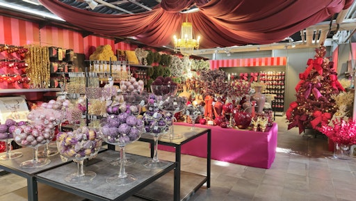 Orientalische Eleganz, britische Gemütlichkeit, skandinavische
Schlichtheit: Die drei bellaflora Weihnachtstrends bringen die
Weihnachtswelten zum Funkeln und geben Inspiration für das eigene
Zuhause. Credits: bellaflora (Abdruck bei Nennung honorarfrei)