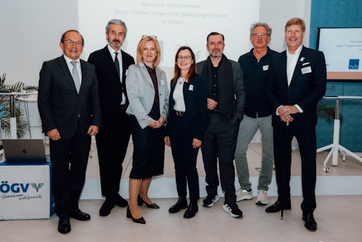 v.l.: Peter Haubner, Markus Gull, Karin Strobl, Esther
Mitterstieler, Clemens Pig, Hermann Fröschl und Julian Hadschieff