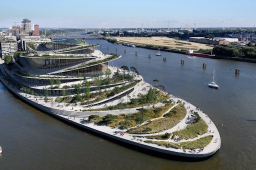 A New Opera House for Hamburg. In years to come, a new
world-class opera house is set to be built directly on the
waterfront in Hamburg's HafenCity - an architecturally striking
building designed to offer high-quality public space for locals and
visitors. Yesterday an independent jury has selected the winning
design by Bjarke-Ingels-Group (BIG). Their concept envisions a
public roof landscape that opens in all directions offering a
walkable experience with panoramic views of HafenCity and the
harbour. © BIG&Yanis-Amasri-Sierra, Madrid/Spain // Weiterer Text
über ots und www.presseportal.de/nr/75051 / Die Verwendung dieses
Bildes für redaktionelle Zwecke ist unter Beachtung aller
mitgeteilten Nutzungsbedingungen zulässig und dann auch honorarfrei.
Veröffentlichung ausschließlich mit Bildrechte-Hinweis.