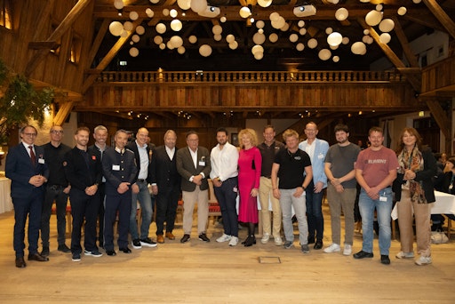 Die Organisatorinnen und Organisatoren mit den Speakerinnen und
Speaker.