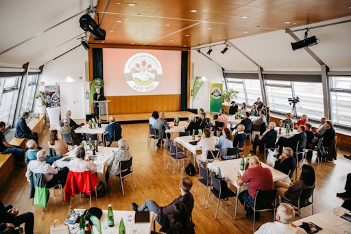Barbara Vigl und Gerlinde Kaltenbrunner beantworteten im
moderierten Gespräch mit Andreas Schieder Fragen zu Alpinismus und
Frauen.