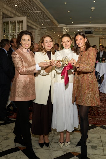 Hoteldirektorinnen bei der Schlüsselübergabe im Hotel Sacher
Salzburg