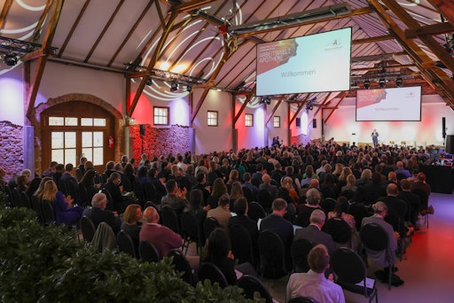 Vorschau Bild von Gut besucht: Das heurige Wirtschaftsforum des Österreichischen
Apothekerverbands unter dem Motto "Arbeitswelt Apotheke. Kompetenz.
Koordination. Kommunikation."