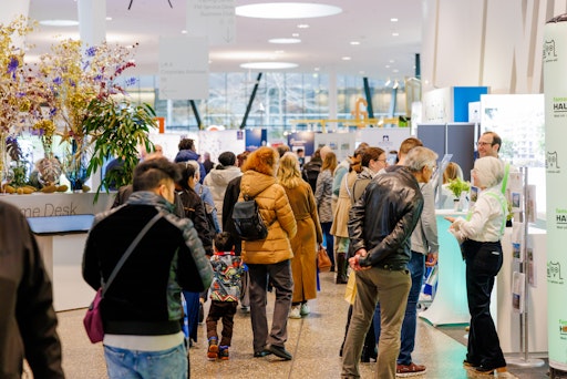 Großer Andrang bei der Erste Wohnmesse, Messetrubel