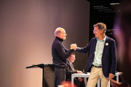 Carl Bäckstrand (links) und Daniel Fügenschuh (rechts) bei der
Wahlveranstaltung. Im Hintergrund: ACE-Generalsekretär Ian
Pritchard.