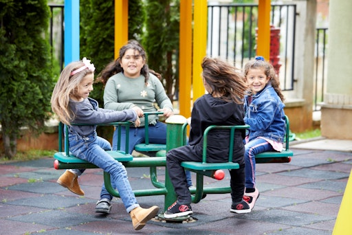 Vorschau Bild von Kinder beim Spielen im CONCORDIA Tranzit Center in Prizren
