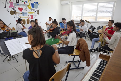 Vorschau Bild von Kinder und Jugendliche beim gemeinsamen Musizieren im Rahmen der
CONCORDIA Musik-Klasse