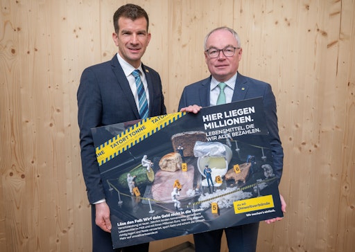 Präsident NÖ Umweltverbände Christian Macho und LH-Stellvertreter
Stephan Pernkopf mit dem Kampagnensujet