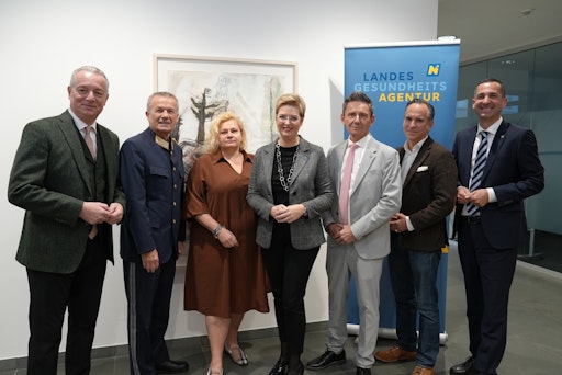 v.l.n.r.: NÖ LGA-Vorstand Gerhard Dafert, Landespolizeidirektor
Niederösterreich Franz Popp, NÖ LGA-Vorständin Elisabeth Bräutigam,
NÖ LGA Abteilungsleiterin Strategie und Qualität Pflege Susanne
Gröschel, Brigadier Stefan Pfandler, Leiter des Landeskriminalamts,
Gerichtsmediziner und Experte Martin Grassberger und NÖ LGA-Vorstand
Bernhard Kadlec.