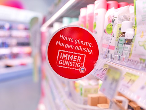 Bei dm kaufen Kundinnen und Kunden das ganze Jahr über zu
immergünstigen Preisen.