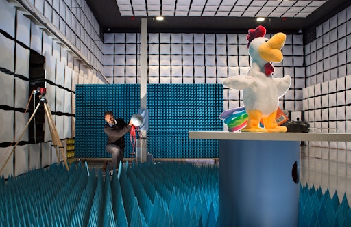 TÜV Rheinland-Experte prüft Spielzeug in Nürnberg: Worauf Eltern
achten sollten, wenn das Spielzeug mitdenkt // Weiterer Text über
ots und www.presseportal.de/nr/31385 / Die Verwendung dieses Bildes
für redaktionelle Zwecke ist unter Beachtung aller mitgeteilten
Nutzungsbedingungen zulässig und dann auch honorarfrei.
Veröffentlichung ausschließlich mit Bildrechte-Hinweis.