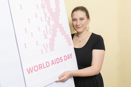 Dr.in Mirijam Hall, Vorsitzende der Aids Hilfe Wien äussert sich
zum Welt-AIDS-Tag 2025