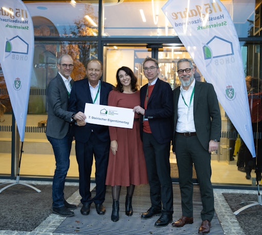 Durch den Tag führten Tagungsleiter Mag. Christoph Kothbauer,
Vize-Präsident Ing. Peter Hötzer, Moderatorin Sandra Suppan (ORF
Steiermark), ÖHGB Steiermark-Präsident Dr. Alexander Klein, Dr.
Stefan Drawetz, Leiter der ÖHGB Steuergruppe.