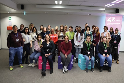 Die Teilnehmerinnen der Discovery Piscine für FLINTA*