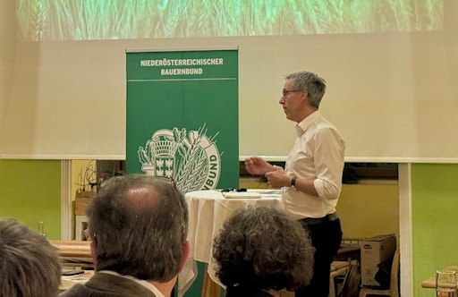 Vorschau Bild von Bauernbundpräsident Georg Strasser fordert faire Regelungen beim
Pflanzenschutz.