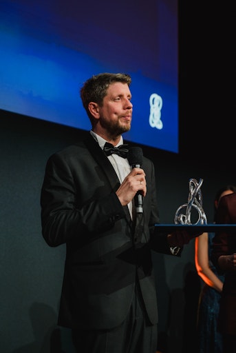 Vorschau Bild von Peter Klimek erhält den Schiefer Award in der Kategorie
Digitalisierung & Resilienz.