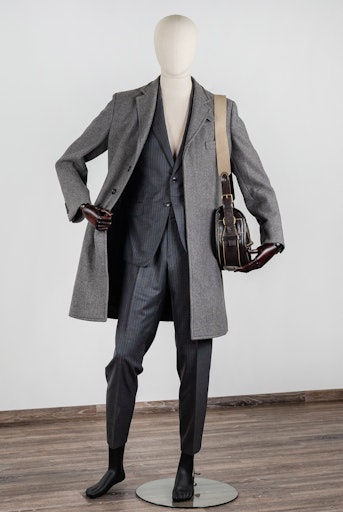 Vorschau Bild von Mantel von Hermés und Nadelstreifanzug von Tom Ford