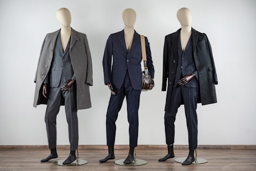 Vorschau Bild von Anzüge und Mäntel werden versteigert