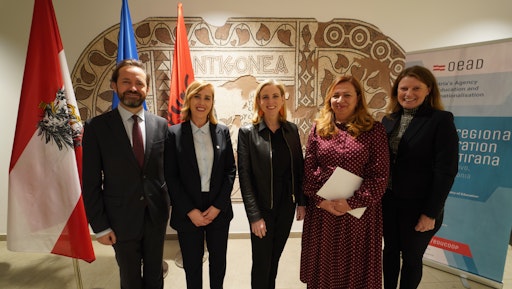 V.l.n.r.: OeAD-Geschäftsführer Jakob Calice, Vizeministerin Olta
Manjani (Wirtschaft und Innovation), Außenministerin Beate
Meinl-Reisinger (BMEIA), Vizeministerin Orjana Osmani (Bildung),
Barbara Schrotter (Abteilungsleiterin Bundesministerium Bildung)