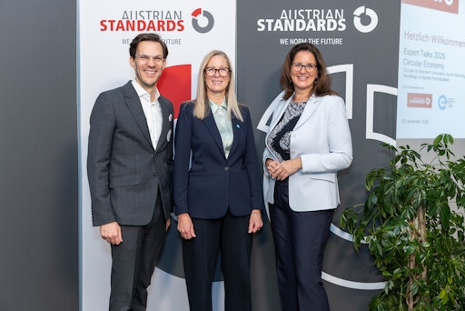 https://www.apa-fotoservice.at/galerie/39500 Gregor Gluttig,
Circular Economy Forum Austria Karin Huber-Heim, Stadt Wien Valerie
Höllinger, Austrian Standards (v.l.n.r.)