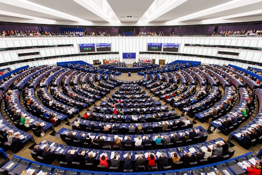  Abgeordnete des Europäischen Parlaments sitzen im Plenarsaal des
Europäischen Parlaments und stimmen über eine mögliche Abänderung
des Lieferkettengesetzes ab. Unter anderem wird am Mittwoch der
Preisträger des diesjährigen Sacharow-Preises für Menschenrechte
bekanntgegeben. Darüber hinaus will das Parlament über die
bevorstehende Klimakonferenz COP30, über den anstehenden EU-Gipfel
und ein Ende von Energieimporten aus Russland diskutieren. Zudem
stimmen die Abgeordneten über den EU-Haushalt 2026 und eine Position
zur Lage in Belarus ab. // Weiterer Text über ots und
www.presseportal.de/nr/179927 / Die Verwendung dieses Bildes für
redaktionelle Zwecke ist unter Beachtung aller mitgeteilten
Nutzungsbedingungen zulässig und dann auch honorarfrei.
Veröffentlichung ausschließlich mit Bildrechte-Hinweis.