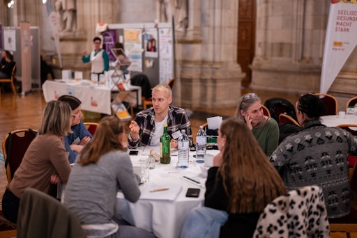 Vorschau Bild von Die Teilnehmenden haben sich im Rahmen der WieNGS Jahrestagung
bei spannenden Vorträgen und lebhaften Diskussionsrunden
ausgetauscht, informiert und vernetzt.