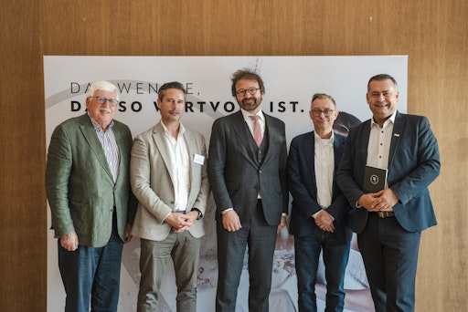 Vorschau Bild von Dr. Kurt Kaufmann, GF ÖHKV Mag. Andreas Leitner, GF REDUCE
Gesundheitsresort Bad Tatzmannsdorf und nun Vizepräsident des ÖHKV
a.o. Univ.-Prof. Dr. Herwig Ostermann, Geschäftsführer Gesundheit
Österreich Univ.Prof. Dr. Richard Cravenna, MedUni Wien
Bürgermeister Mag. Stefan Laimer